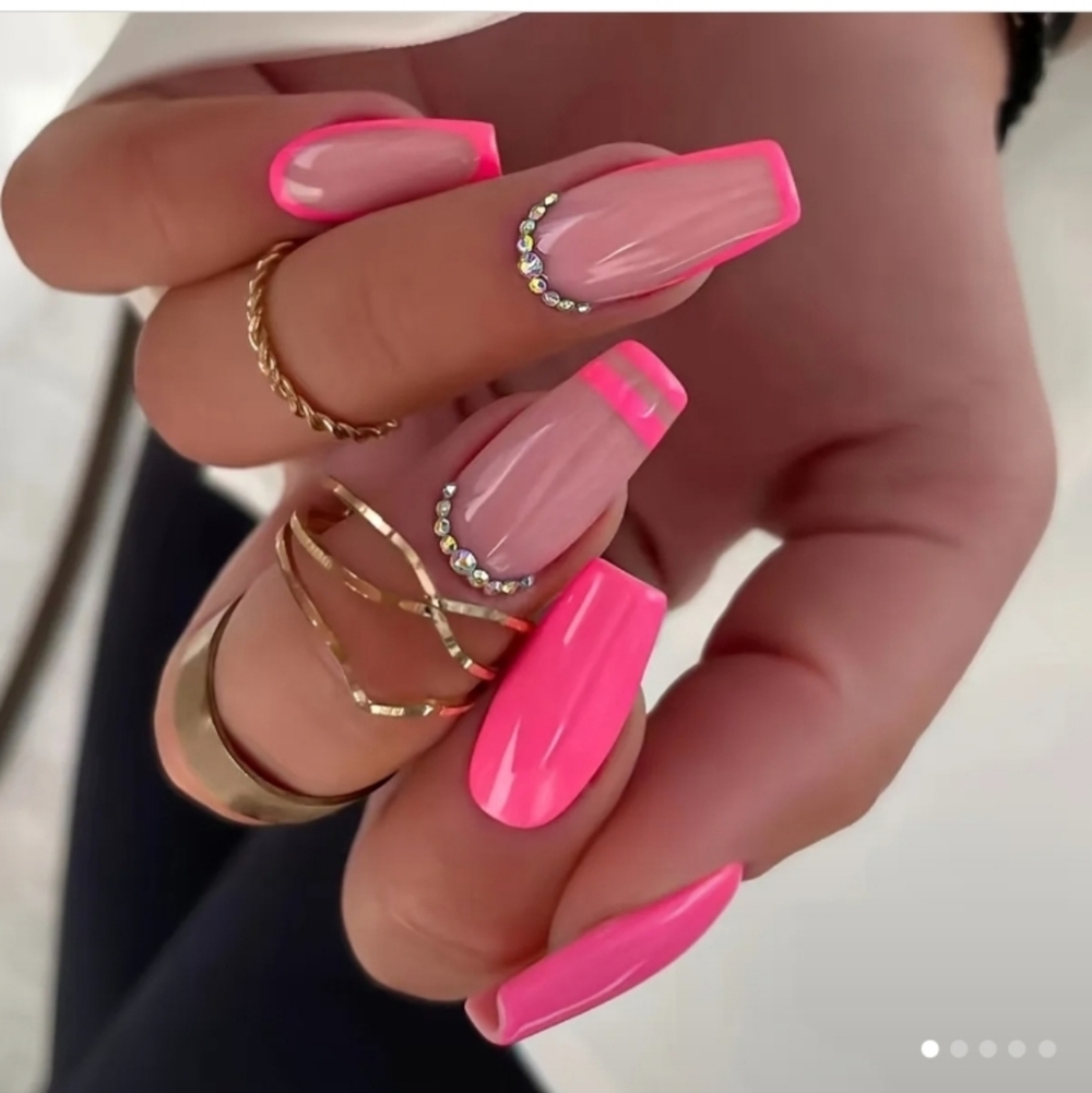 🔥3/$21 Vibrant Pink Press On Nail Set